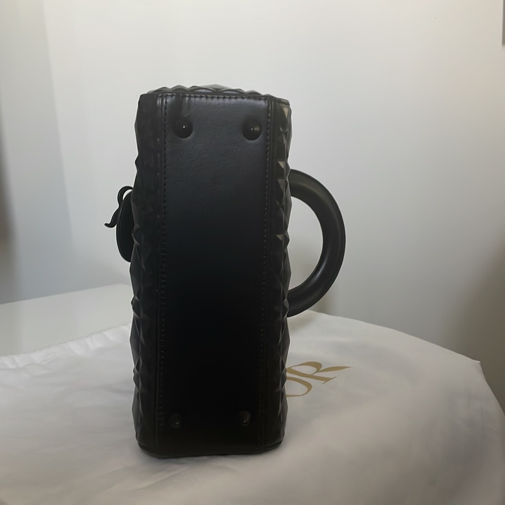 SMALL LADY DIOR MY ABCDIOR BAG
Black Cannage Calfskin with Diamond Motif - Picture 4 of 6
